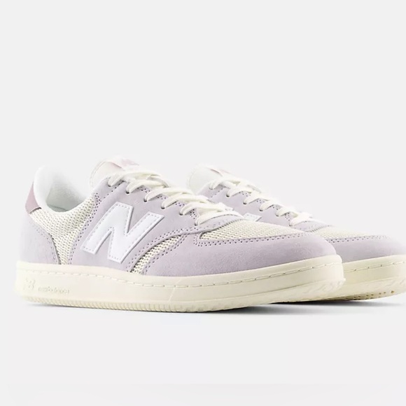 NEW BALANCE T500 Sneakers - Women’s Size 8 - New In Box